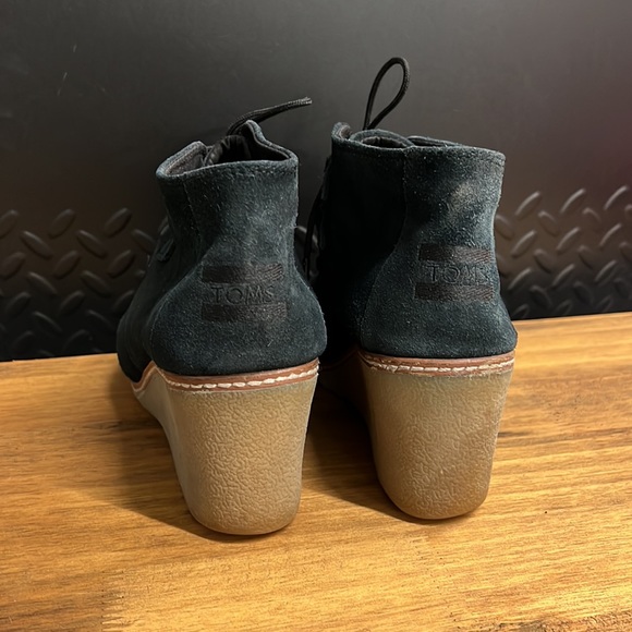TOMS black suede ankle wedge boots - Picture 3 of 4